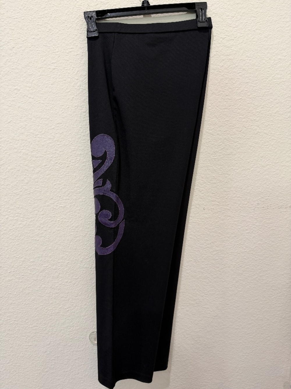 Ladies lounge black with purple appliqué pants Natori - Good